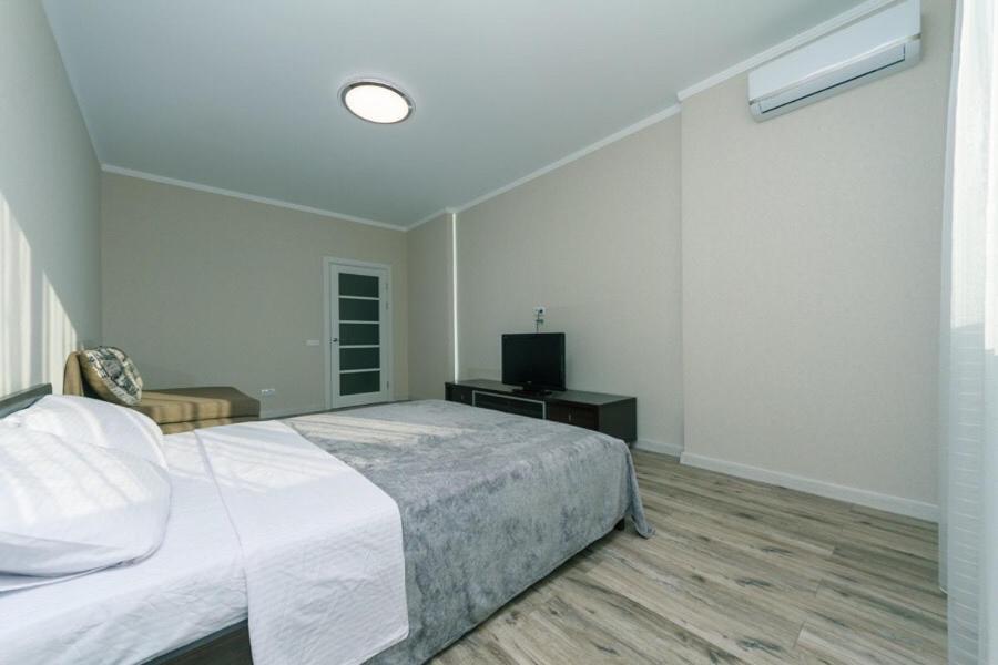 Драгоманова 38А 2Й Поверх Appartement Kiev Buitenkant foto