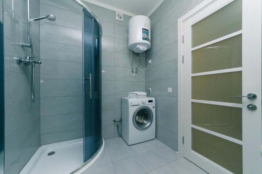 Драгоманова 38А 2Й Поверх Appartement Kiev Buitenkant foto